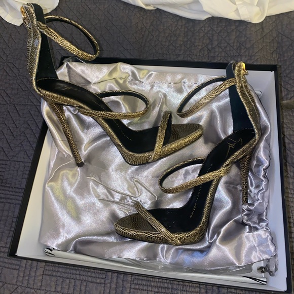 Giuseppe Zanotti Harmony Sandals Gold FIRM PRICE - Picture 5 of 6